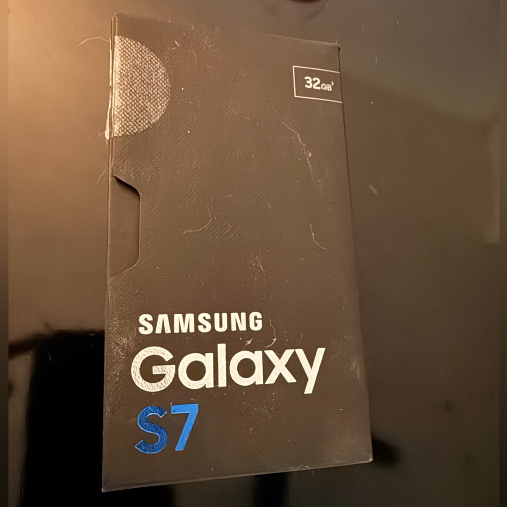 Samsung Galaxy S7 - Sleek Black Box with Instructions (NO PHONE)